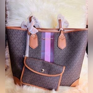 Micheal kors big tote bag with purse $200 brand new with tag